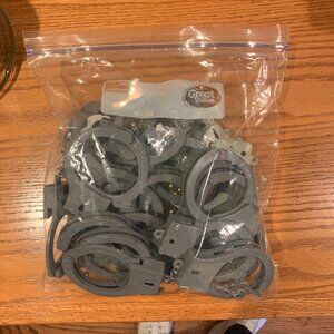 SET OF LAW ENFORCEMENT, SHERIFF ACCESSORIES, HANDCUFFS, BADGES, KEYS